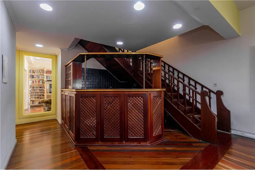 Casa com 4 quartos à venda, 360m2 em Menino Deus, Porto Alegre - RS - imagem 5 Foto 5 de Casa com 4 quartos à venda, 360m2 em Menino Deus, Porto Alegre - RS