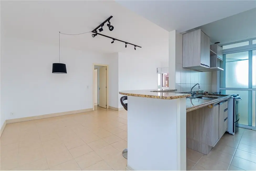 Apartamento com 3 quartos à venda, 90m2 em Menino Deus, Porto Alegre - RS - imagem 6 Foto 6 de Apartamento com 3 quartos à venda, 90m2 em Menino Deus, Porto Alegre - RS