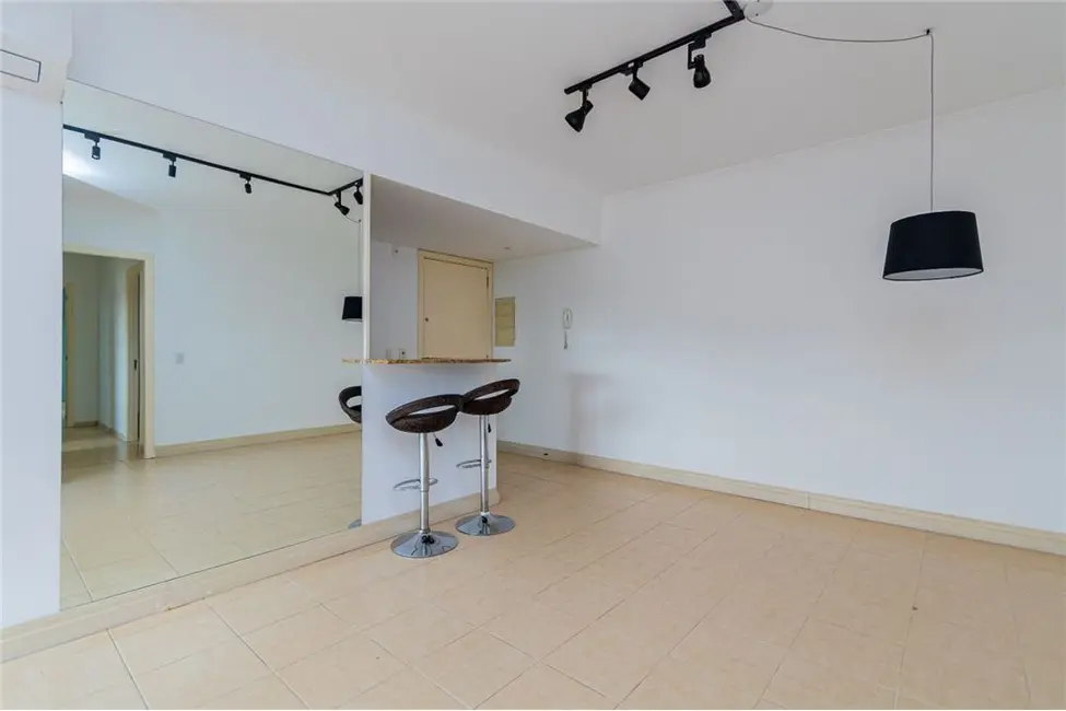 Apartamento com 3 quartos à venda, 90m2 em Menino Deus, Porto Alegre - RS - imagem 4 Foto 4 de Apartamento com 3 quartos à venda, 90m2 em Menino Deus, Porto Alegre - RS