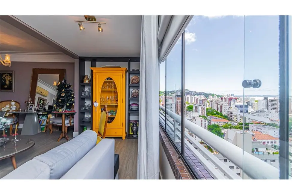 Apartamento com 3 quartos à venda, 120m2 em Menino Deus, Porto Alegre - RS - imagem 8 Foto 8 de Apartamento com 3 quartos à venda, 120m2 em Menino Deus, Porto Alegre - RS