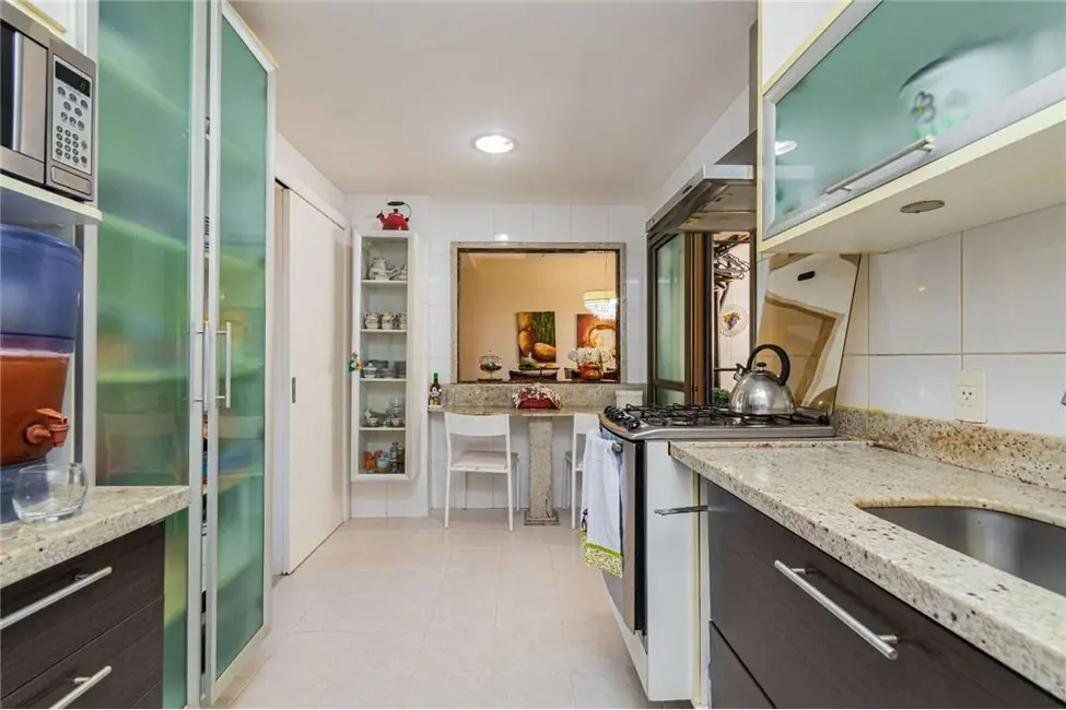 Apartamento com 3 quartos à venda, 120m2 em Menino Deus, Porto Alegre - RS - imagem 9 Foto 9 de Apartamento com 3 quartos à venda, 120m2 em Menino Deus, Porto Alegre - RS