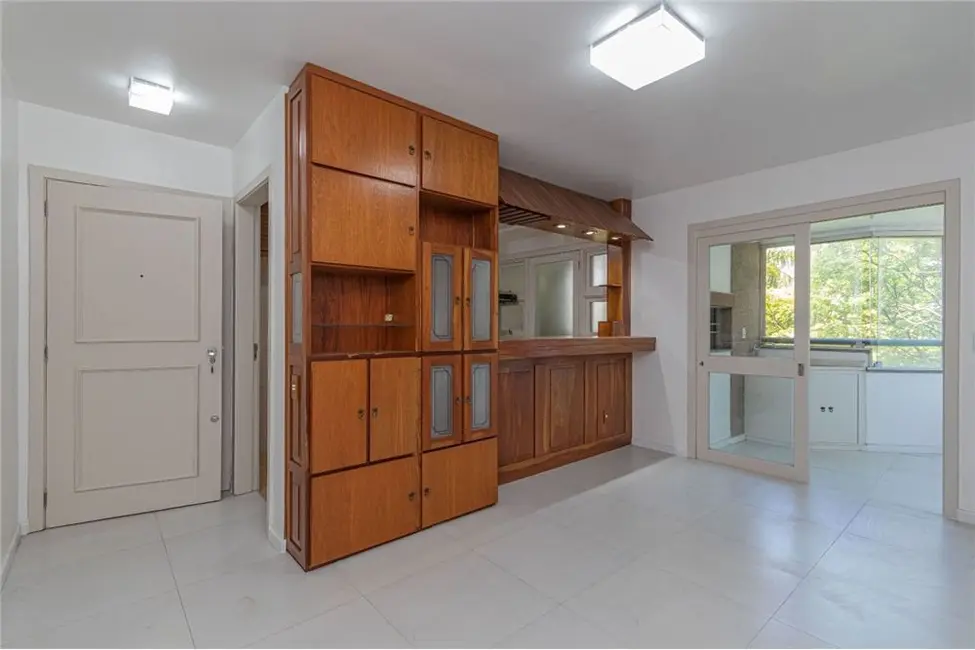 Foto 2 de Apartamento com 2 quartos à venda, 66m2 em Cavalhada, Porto Alegre - RS