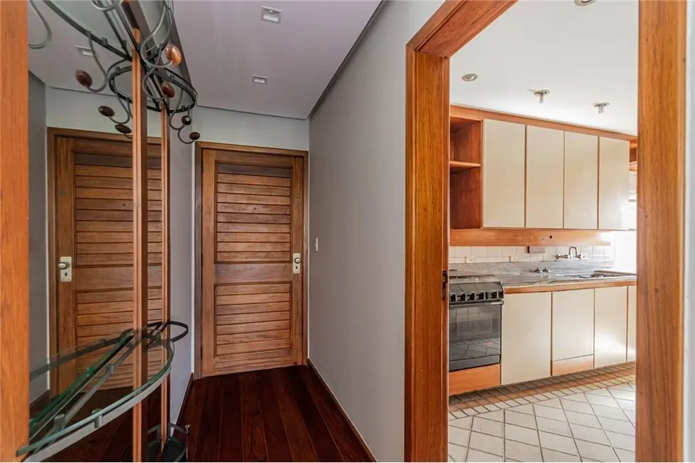 Apartamento com 2 quartos à venda, 87m2 em Centro Histórico, Porto Alegre - RS - imagem 9 Foto 9 de Apartamento com 2 quartos à venda, 87m2 em Centro Histórico, Porto Alegre - RS