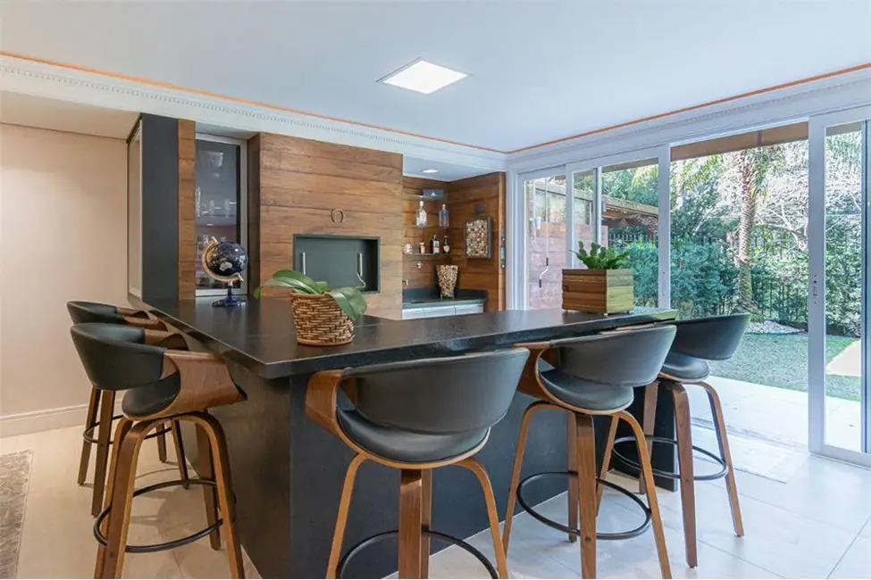 Casa com 3 quartos à venda, 324m2 em Três Figueiras, Porto Alegre - RS - imagem 7 Foto 7 de Casa com 3 quartos à venda, 324m2 em Três Figueiras, Porto Alegre - RS