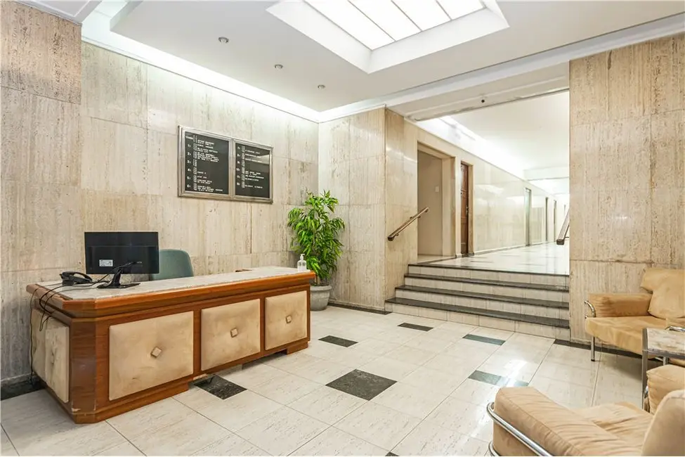 Apartamento com 3 quartos à venda, 133m2 em Centro Histórico, Porto Alegre - RS - imagem 5 Foto 5 de Apartamento com 3 quartos à venda, 133m2 em Centro Histórico, Porto Alegre - RS