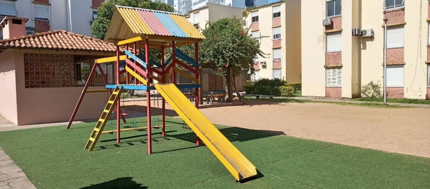 Foto 1 de Apartamento com 2 quartos à venda, 51m2 em São Sebastião, Porto Alegre - RS