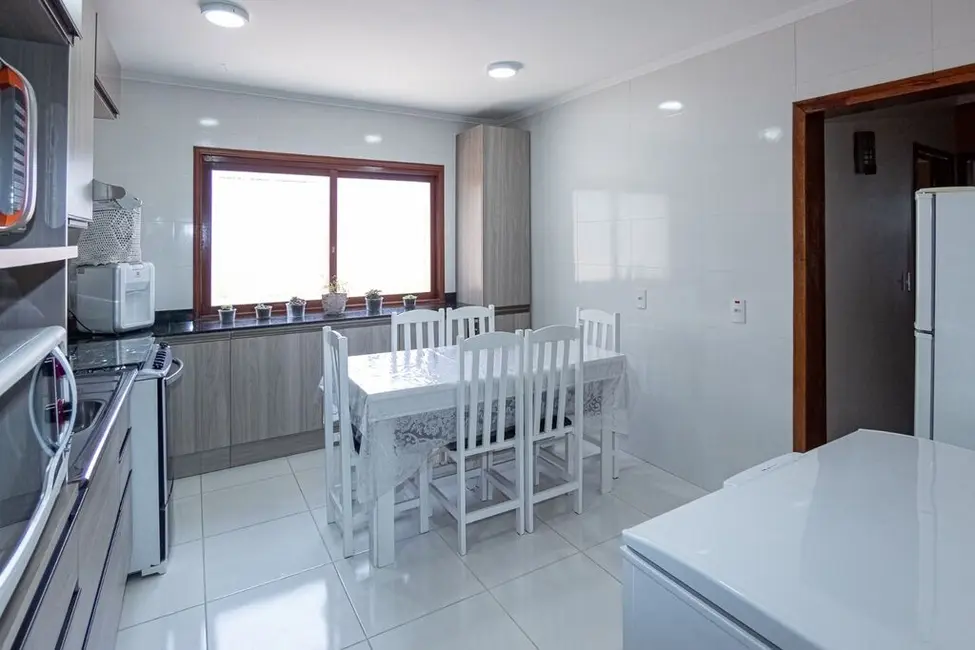 Casa com 2 quartos à venda, 94m2 em Rubem Berta, Porto Alegre - RS - imagem 7 Foto 7 de Casa com 2 quartos à venda, 94m2 em Rubem Berta, Porto Alegre - RS