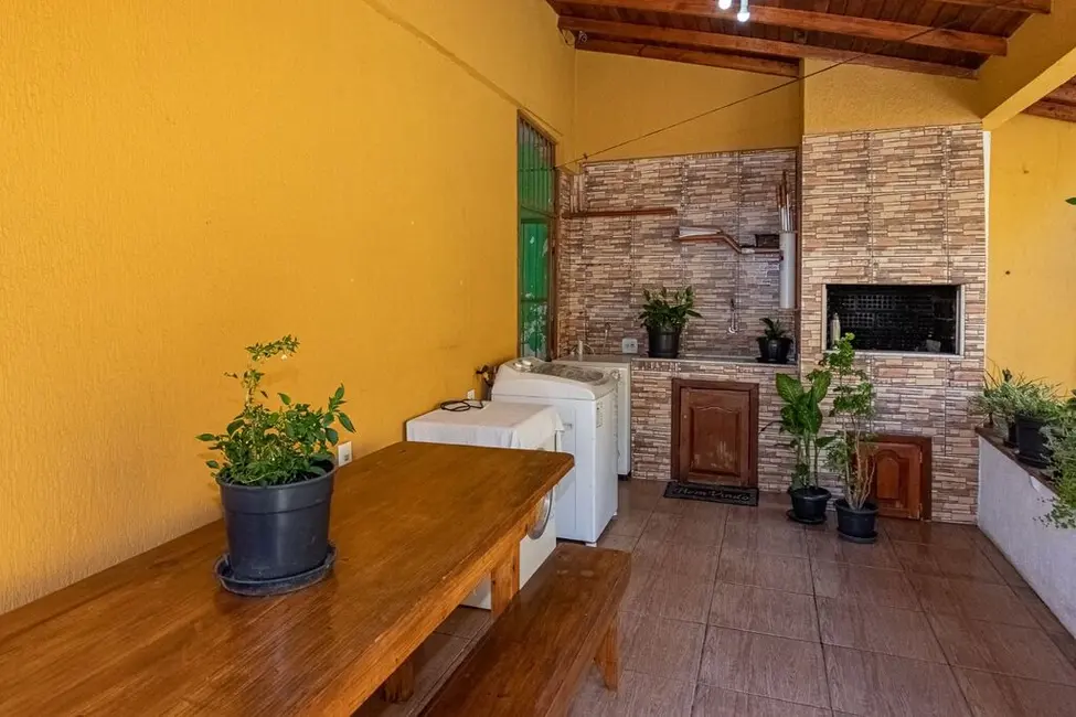 Casa com 2 quartos à venda, 94m2 em Rubem Berta, Porto Alegre - RS - imagem 4 Foto 4 de Casa com 2 quartos à venda, 94m2 em Rubem Berta, Porto Alegre - RS