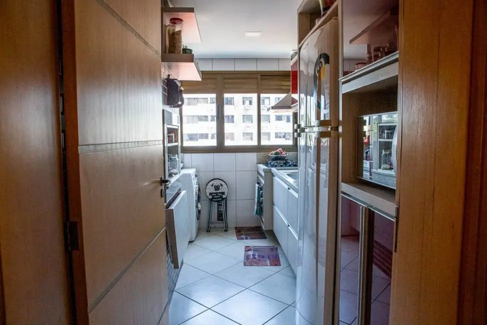 Foto 8 de Apartamento com 3 quartos à venda, 97m2 em Passo da Areia, Porto Alegre - RS