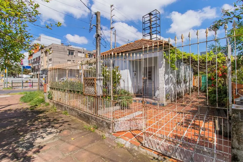 Foto 1 de Terreno / Lote à venda, 256m2 em Passo da Areia, Porto Alegre - RS