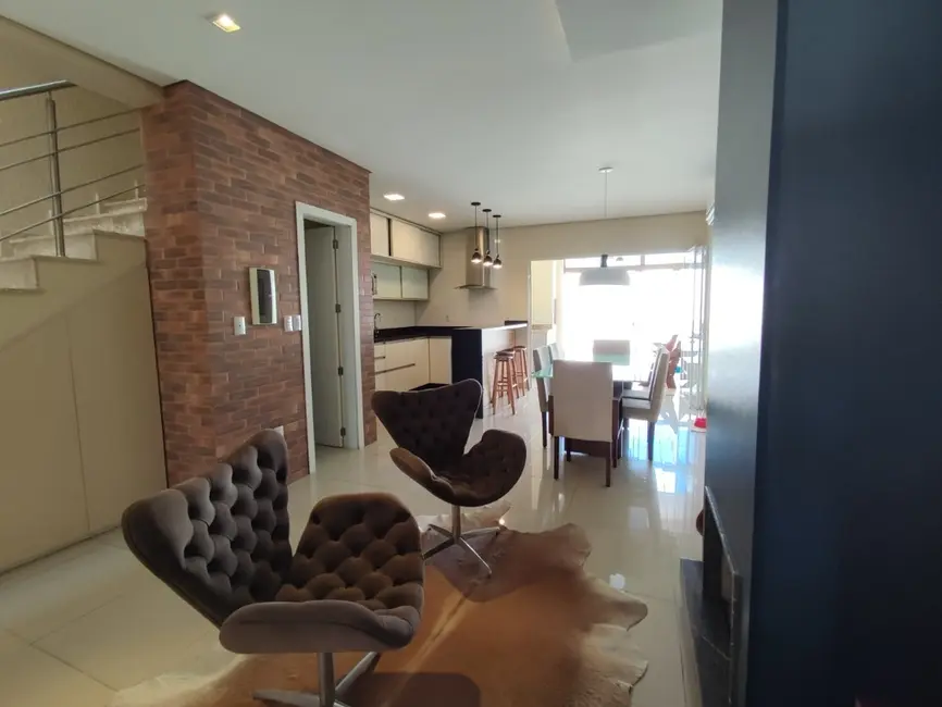 Casa com 3 quartos à venda, 166m2 em Estância Velha, Canoas - RS - imagem 8 Foto 8 de Casa com 3 quartos à venda, 166m2 em Estância Velha, Canoas - RS