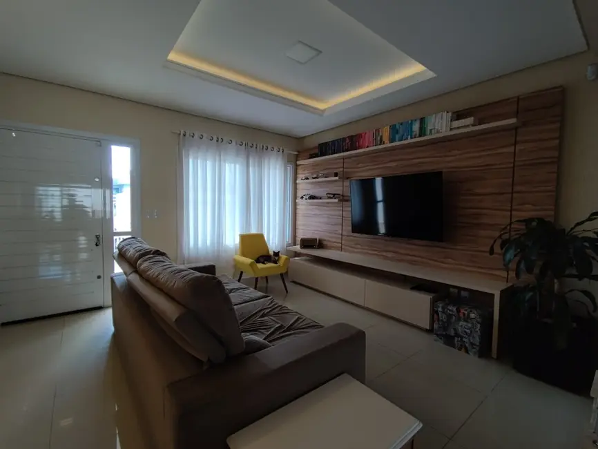 Casa com 3 quartos à venda, 166m2 em Estância Velha, Canoas - RS - imagem 4 Foto 4 de Casa com 3 quartos à venda, 166m2 em Estância Velha, Canoas - RS