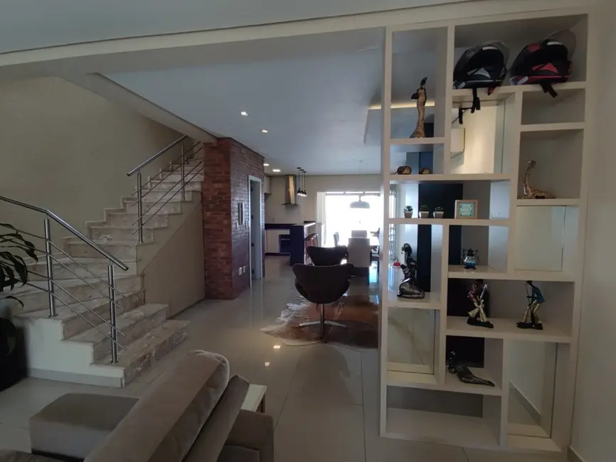 Casa com 3 quartos à venda, 166m2 em Estância Velha, Canoas - RS - imagem 9 Foto 9 de Casa com 3 quartos à venda, 166m2 em Estância Velha, Canoas - RS