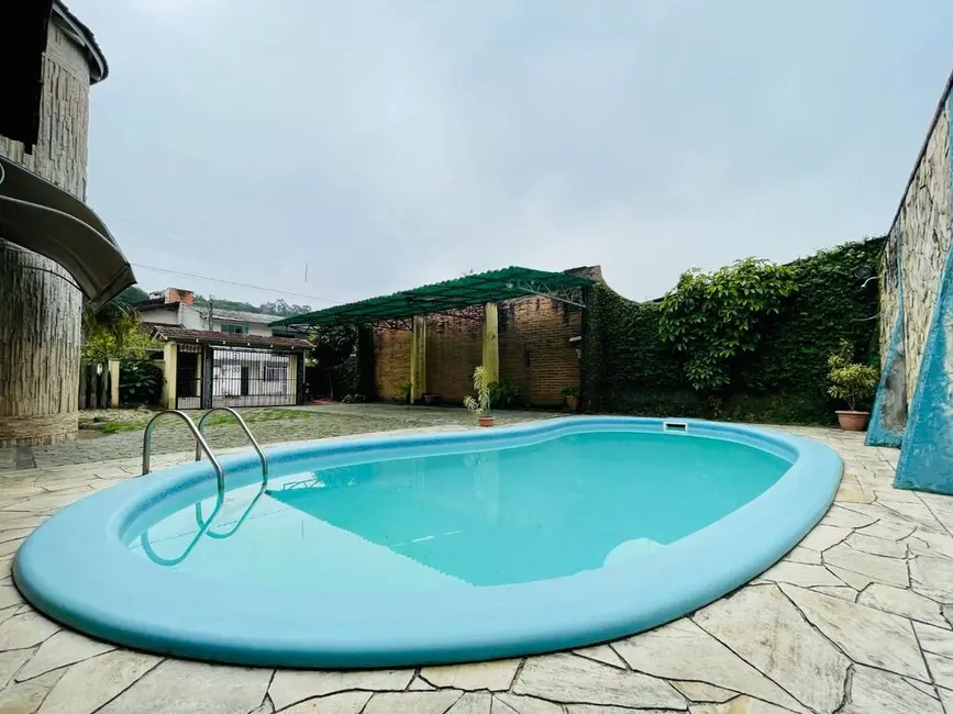 Casa com 5 quartos à venda, 240m2 em Itoupava Central, Blumenau - SC - imagem 4 Foto 4 de Casa com 5 quartos à venda, 240m2 em Itoupava Central, Blumenau - SC