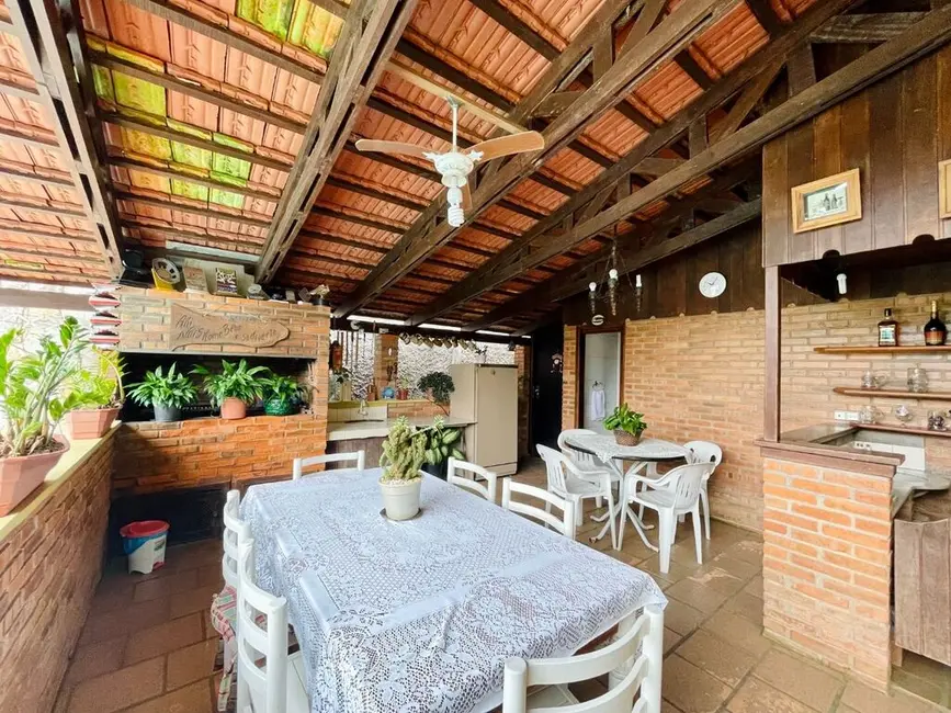 Casa com 5 quartos à venda, 240m2 em Itoupava Central, Blumenau - SC - imagem 9 Foto 9 de Casa com 5 quartos à venda, 240m2 em Itoupava Central, Blumenau - SC