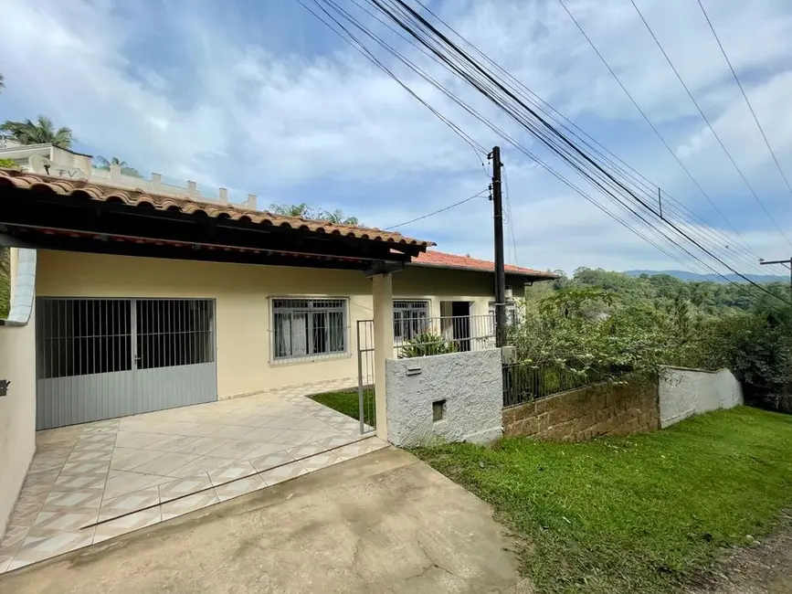 Casa com 4 quartos à venda, 242m2 em Garcia, Blumenau - SC - imagem 3 Foto 3 de Casa com 4 quartos à venda, 242m2 em Garcia, Blumenau - SC