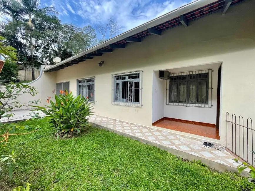 Casa com 4 quartos à venda, 242m2 em Garcia, Blumenau - SC - imagem 4 Foto 4 de Casa com 4 quartos à venda, 242m2 em Garcia, Blumenau - SC