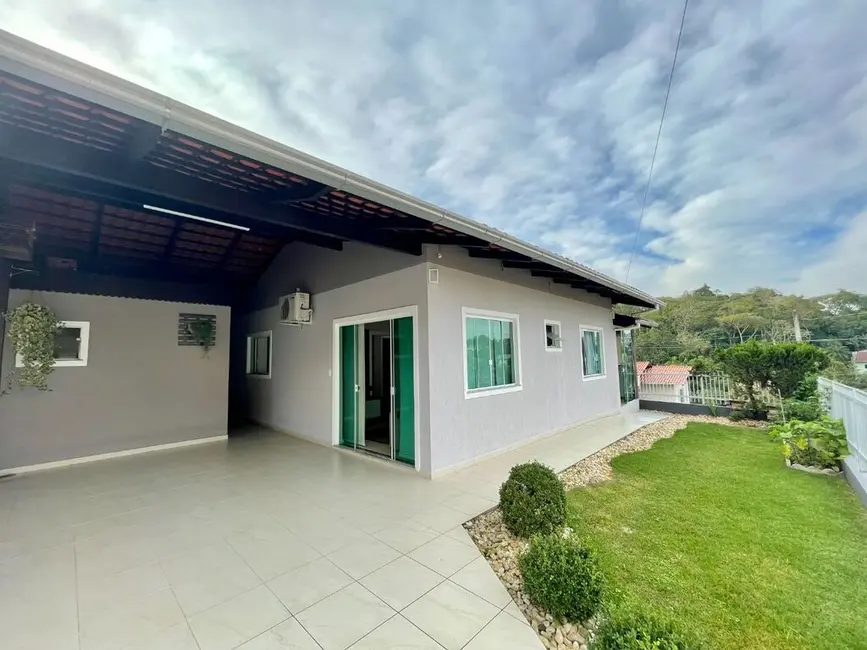 Casa com 3 quartos à venda, 110m2 em Velha, Blumenau - SC - imagem 4 Foto 4 de Casa com 3 quartos à venda, 110m2 em Velha, Blumenau - SC