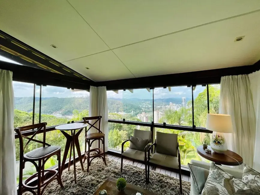 Casa com 4 quartos à venda, 350m2 em Ponta Aguda, Blumenau - SC - imagem 9 Foto 9 de Casa com 4 quartos à venda, 350m2 em Ponta Aguda, Blumenau - SC