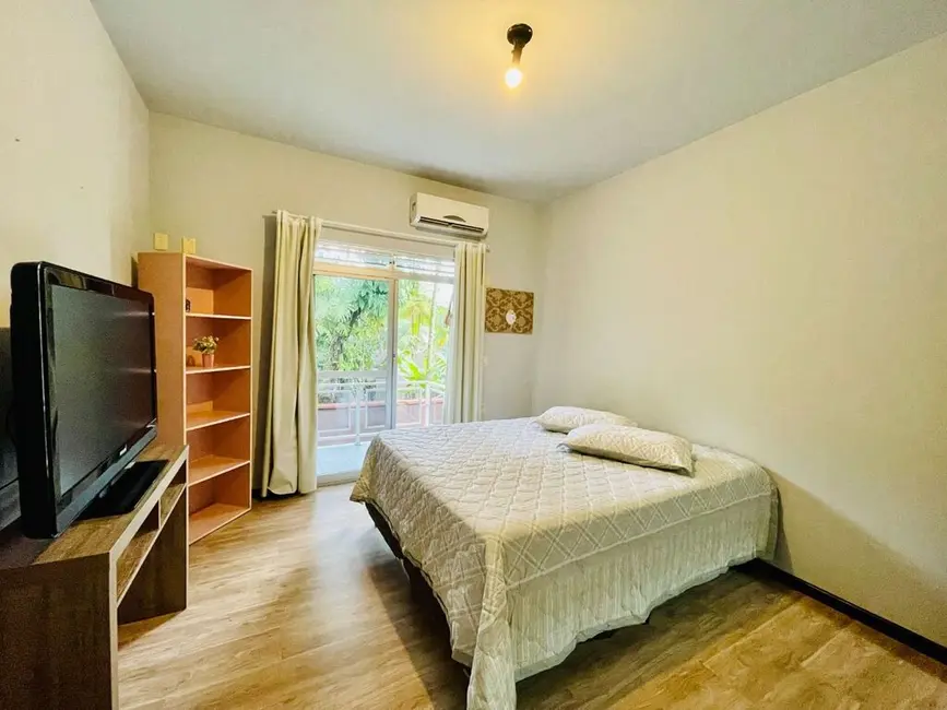 Casa com 3 quartos à venda, 582m2 em Velha, Blumenau - SC - imagem 8 Foto 8 de Casa com 3 quartos à venda, 582m2 em Velha, Blumenau - SC