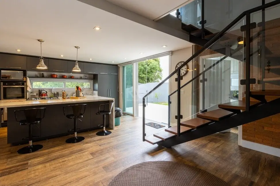 Casa com 3 quartos à venda, 333m2 em Teresópolis, Porto Alegre - RS - imagem 7 Foto 7 de Casa com 3 quartos à venda, 333m2 em Teresópolis, Porto Alegre - RS