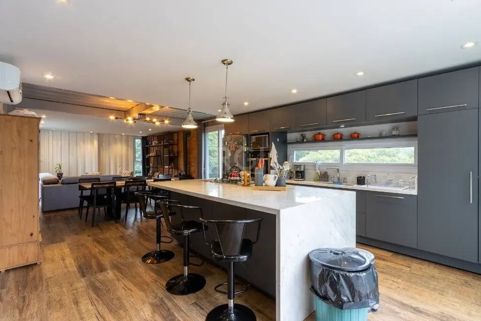 Casa com 3 quartos à venda, 333m2 em Teresópolis, Porto Alegre - RS - imagem 9 Foto 9 de Casa com 3 quartos à venda, 333m2 em Teresópolis, Porto Alegre - RS