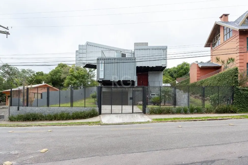 Foto 2 de Casa com 3 quartos à venda, 333m2 em Teresópolis, Porto Alegre - RS