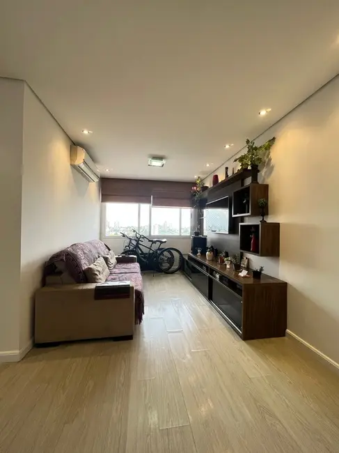 Apartamento com 3 quartos à venda, 65m2 em Vila Ipiranga, Porto Alegre - RS - imagem 4 Foto 4 de Apartamento com 3 quartos à venda, 65m2 em Vila Ipiranga, Porto Alegre - RS