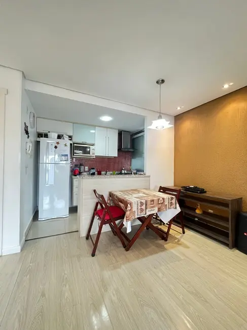 Apartamento com 3 quartos à venda, 65m2 em Vila Ipiranga, Porto Alegre - RS - imagem 5 Foto 5 de Apartamento com 3 quartos à venda, 65m2 em Vila Ipiranga, Porto Alegre - RS