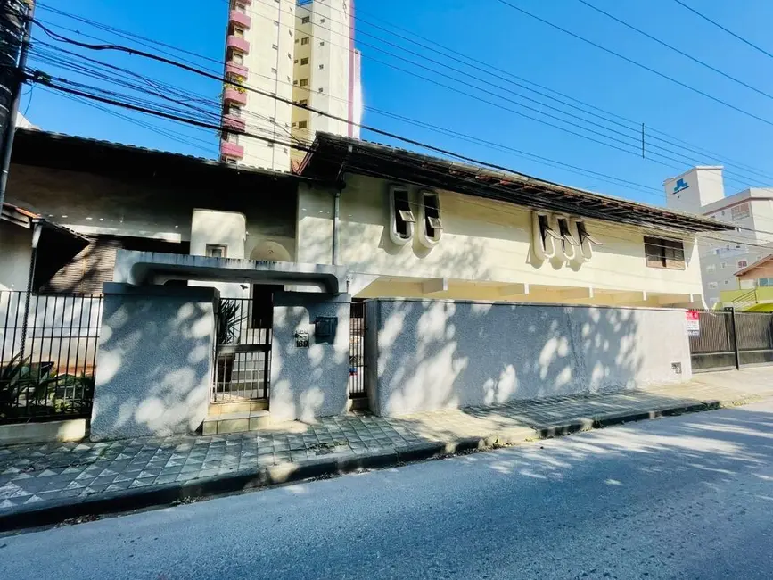 Casa com 4 quartos à venda, 460m2 em Ponta Aguda, Blumenau - SC - imagem 4 Foto 4 de Casa com 4 quartos à venda, 460m2 em Ponta Aguda, Blumenau - SC