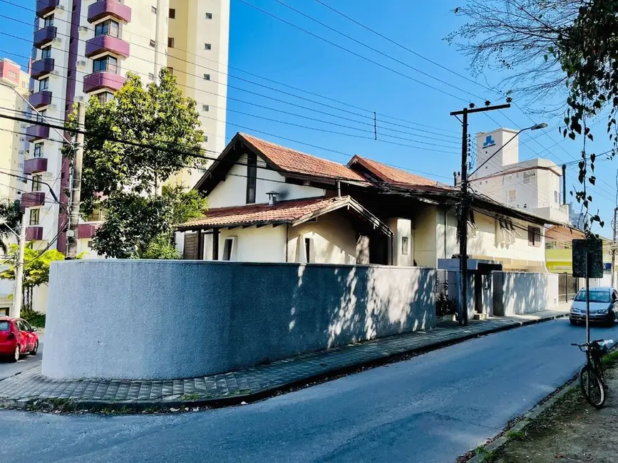 Foto 2 de Casa com 4 quartos à venda, 460m2 em Ponta Aguda, Blumenau - SC