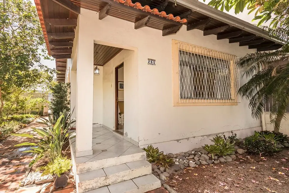 Foto 2 de Casa com 3 quartos à venda, 151m2 em Santa Maria Goretti, Porto Alegre - RS