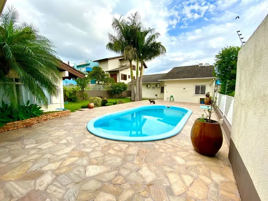 Foto 3 de Casa com 3 quartos à venda, 338m2 em Jardim Itália, Chapeco - SC