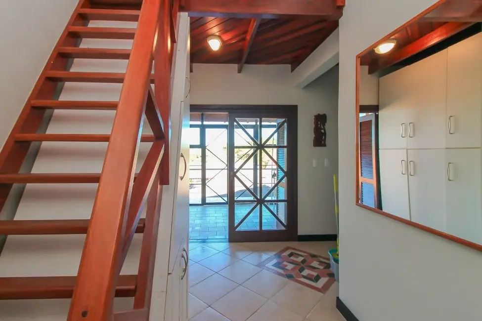 Foto 9 de Casa com 3 quartos à venda, 250m2 em Viamao - RS