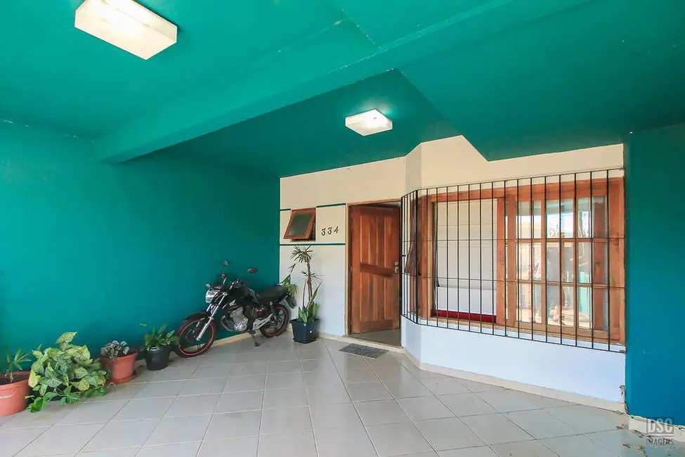 Casa com 3 quartos à venda, 136m2 em Espírito Santo, Porto Alegre - RS - imagem 3 Foto 3 de Casa com 3 quartos à venda, 136m2 em Espírito Santo, Porto Alegre - RS
