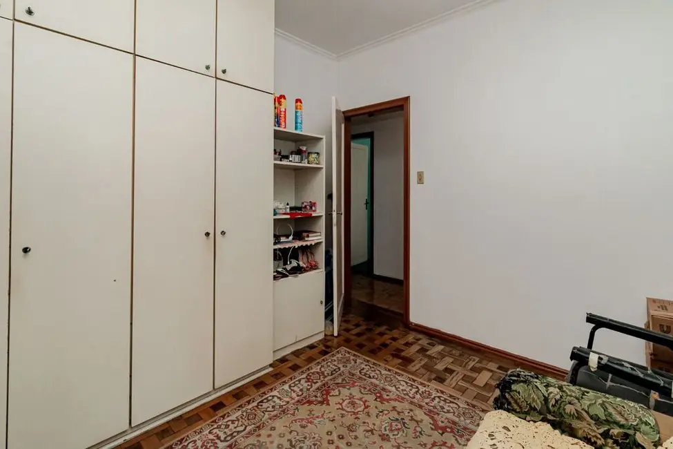 Apartamento com 4 quartos à venda, 104m2 em Menino Deus, Porto Alegre - RS - imagem 6 Foto 6 de Apartamento com 4 quartos à venda, 104m2 em Menino Deus, Porto Alegre - RS