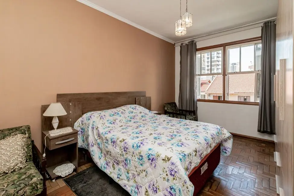 Apartamento com 4 quartos à venda, 104m2 em Menino Deus, Porto Alegre - RS - imagem 8 Foto 8 de Apartamento com 4 quartos à venda, 104m2 em Menino Deus, Porto Alegre - RS