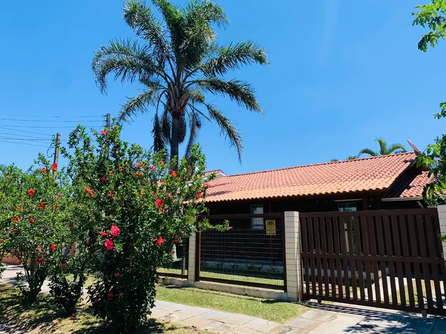 Foto 2 de Casa com 3 quartos à venda, 130m2 em Capao Da Canoa - RS