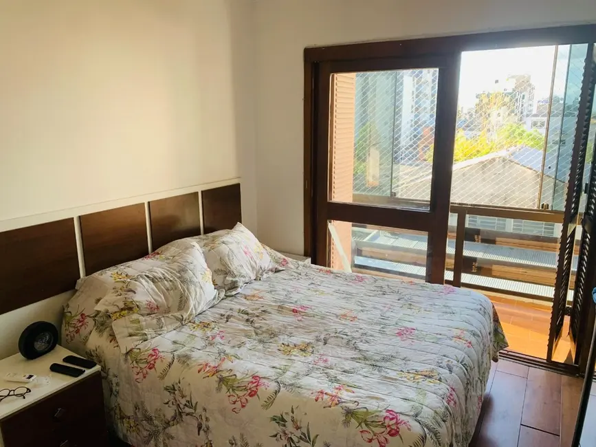 Cobertura com 3 quartos à venda, 175m2 em Higienópolis, Porto Alegre - RS - imagem 8 Foto 8 de Cobertura com 3 quartos à venda, 175m2 em Higienópolis, Porto Alegre - RS