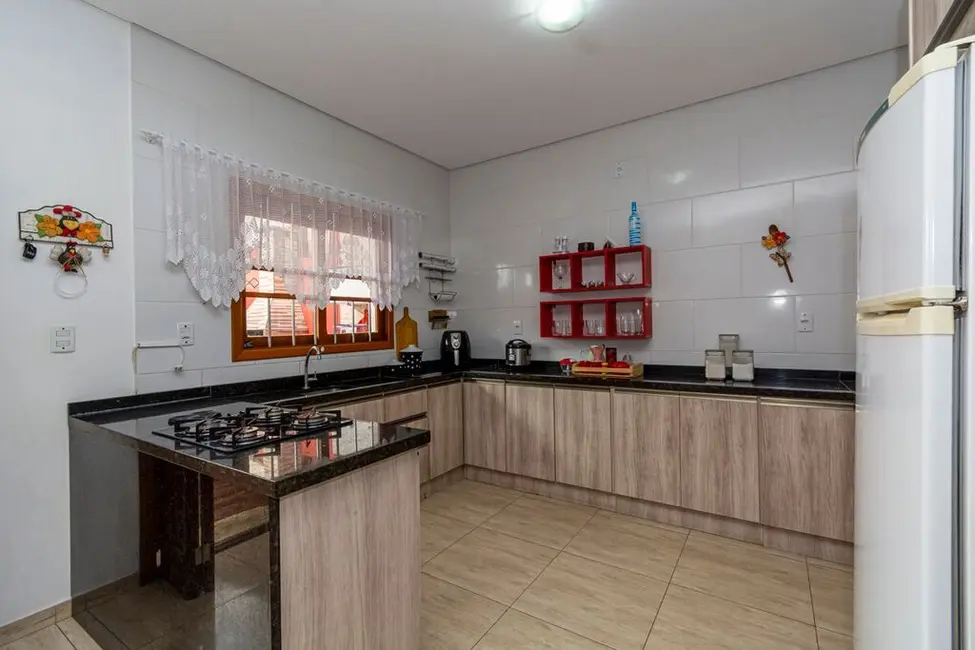Casa com 3 quartos à venda, 122m2 em São José, Canoas - RS - imagem 9 Foto 9 de Casa com 3 quartos à venda, 122m2 em São José, Canoas - RS