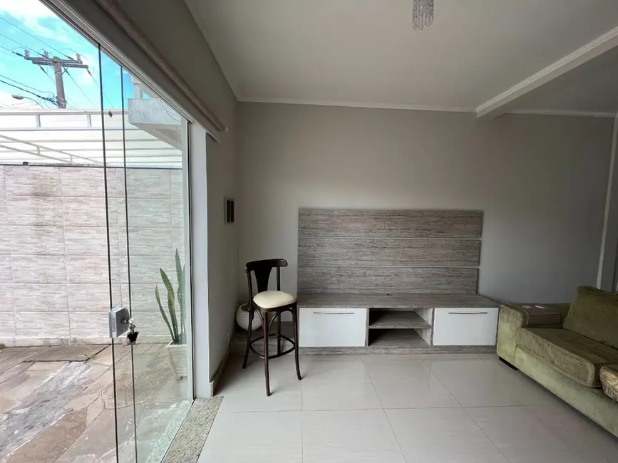 Casa com 3 quartos à venda, 154m2 em Nossa Senhora das Graças, Canoas - RS - imagem 5 Foto 5 de Casa com 3 quartos à venda, 154m2 em Nossa Senhora das Graças, Canoas - RS