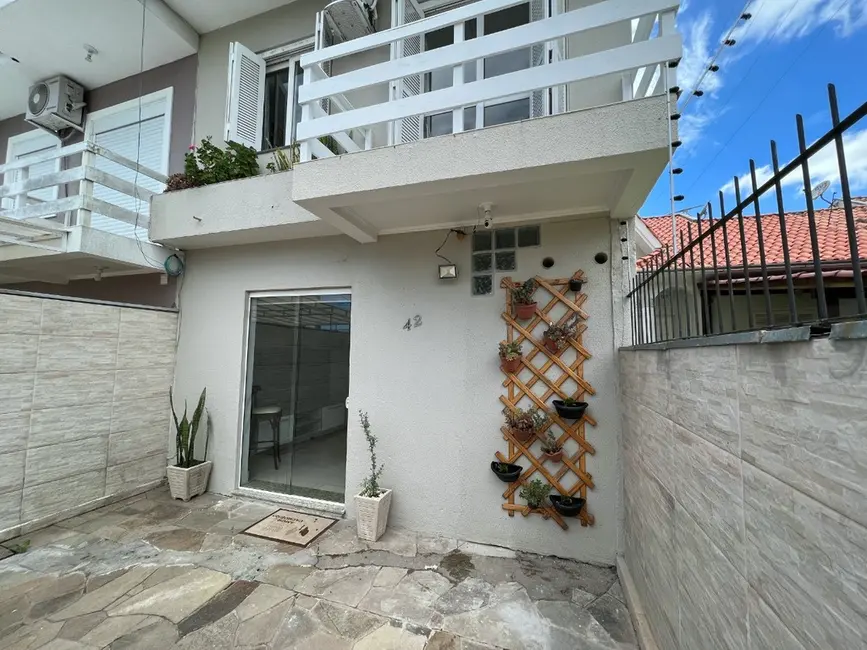 Casa com 3 quartos à venda, 154m2 em Nossa Senhora das Graças, Canoas - RS - imagem 3 Foto 3 de Casa com 3 quartos à venda, 154m2 em Nossa Senhora das Graças, Canoas - RS