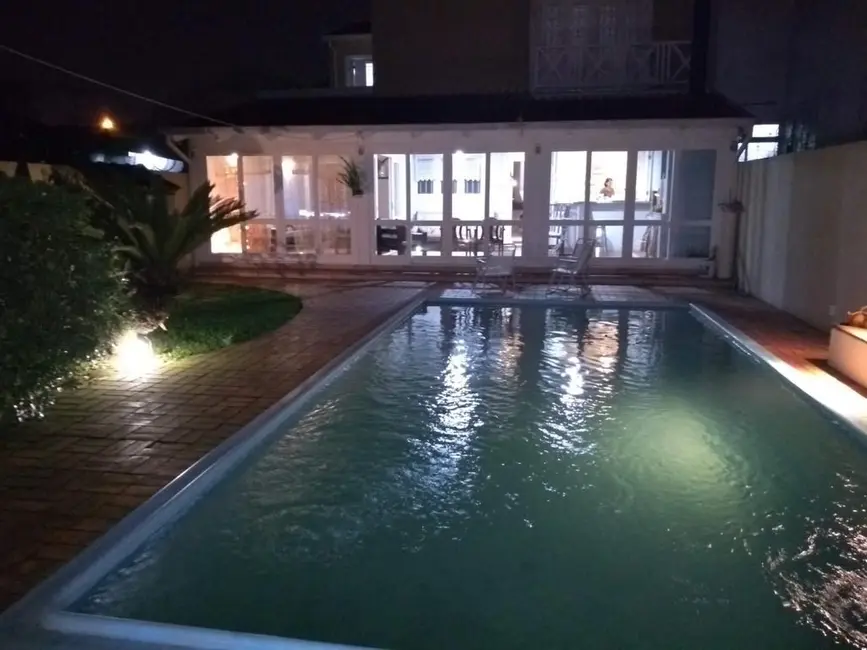 Casa com 4 quartos à venda, 243m2 em Partenon, Porto Alegre - RS - imagem 2 Foto 2 de Casa com 4 quartos à venda, 243m2 em Partenon, Porto Alegre - RS
