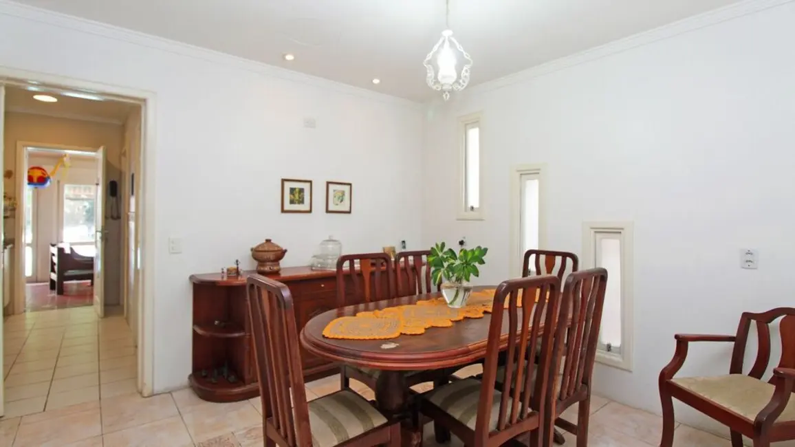 Casa com 4 quartos à venda, 243m2 em Partenon, Porto Alegre - RS - imagem 9 Foto 9 de Casa com 4 quartos à venda, 243m2 em Partenon, Porto Alegre - RS