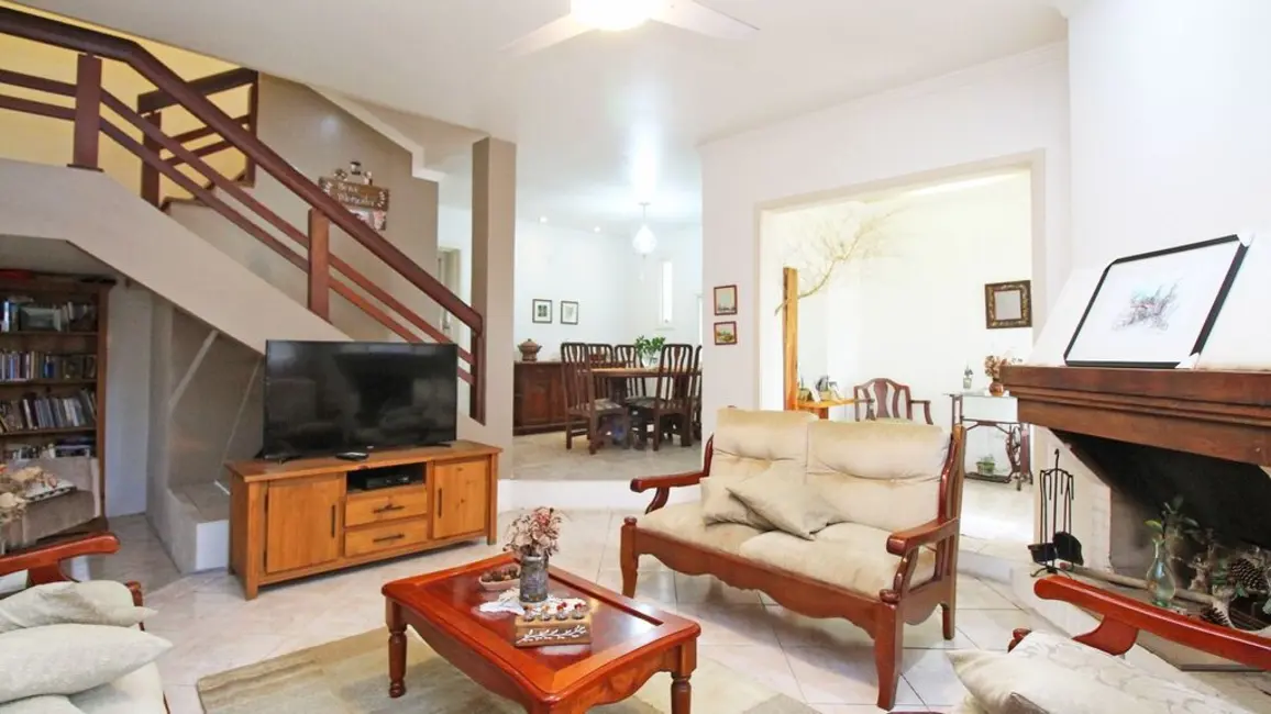 Casa com 4 quartos à venda, 243m2 em Partenon, Porto Alegre - RS - imagem 6 Foto 6 de Casa com 4 quartos à venda, 243m2 em Partenon, Porto Alegre - RS