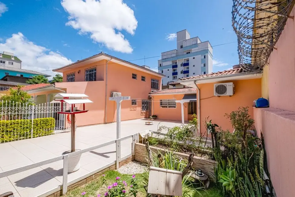 Foto 2 de Casa com 5 quartos à venda, 192m2 em Pantanal, Florianopolis - SC