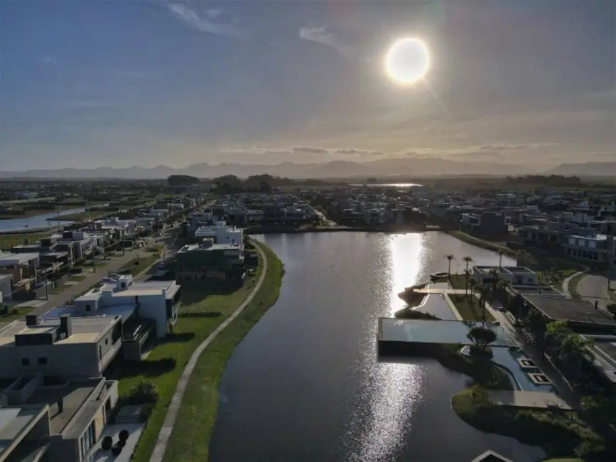 Foto 1 de Casa de Condomínio com 4 quartos à venda, 278m2 em Centro, Xangri-lá - RS