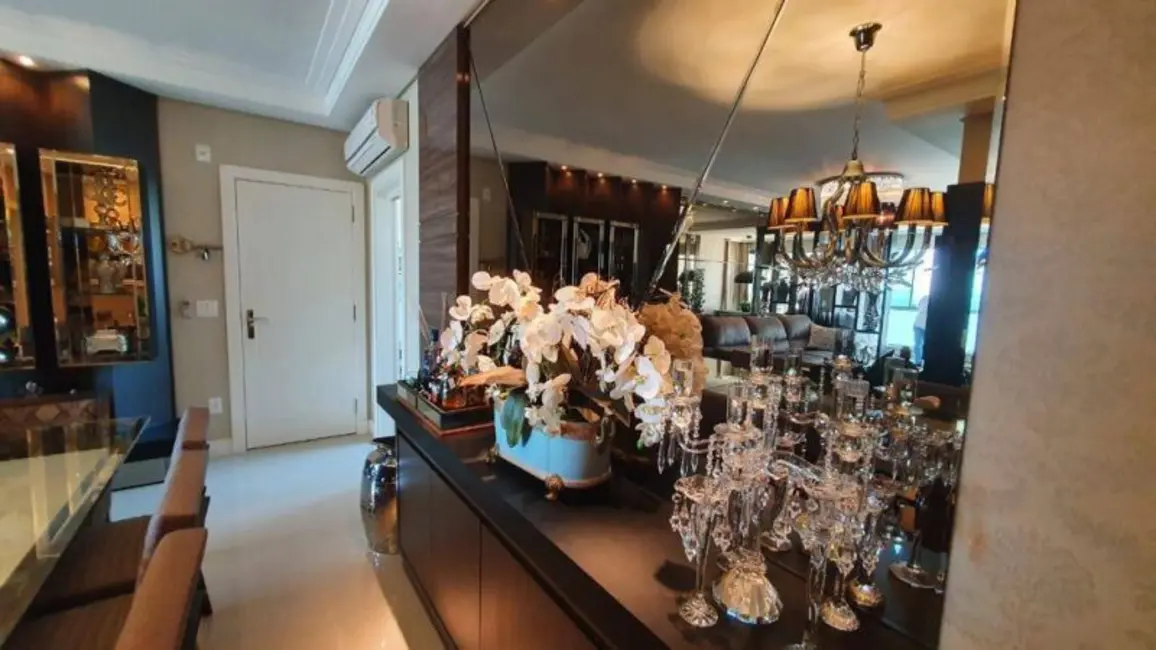 Apartamento com 4 quartos à venda, 326m2 em Centro, Balneario Camboriu - SC - imagem 9 Foto 9 de Apartamento com 4 quartos à venda, 326m2 em Centro, Balneario Camboriu - SC