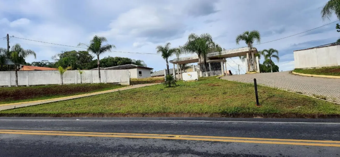 Foto 2 de Terreno / Lote à venda, 732m2 em Alambari - SP