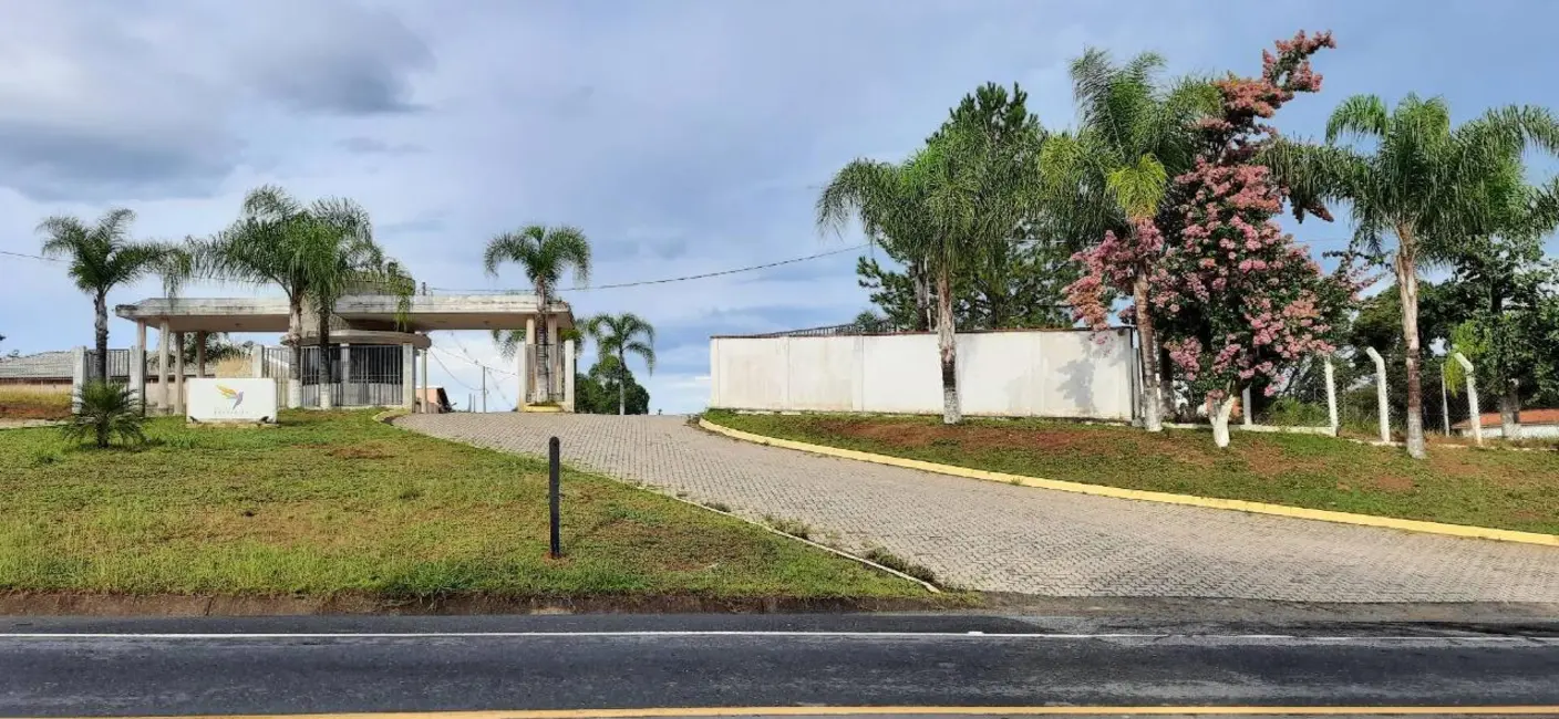 Foto 1 de Terreno / Lote à venda, 732m2 em Alambari - SP